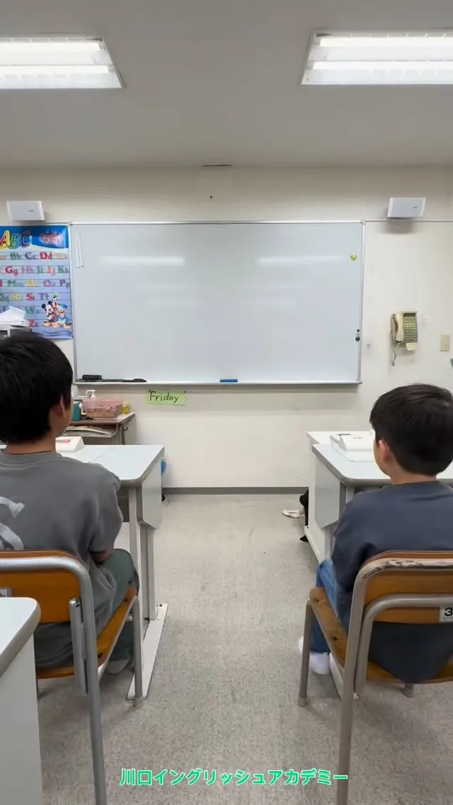 小学生低学年（1〜4年生）クラス、英語学習2年目の生徒のお2...
